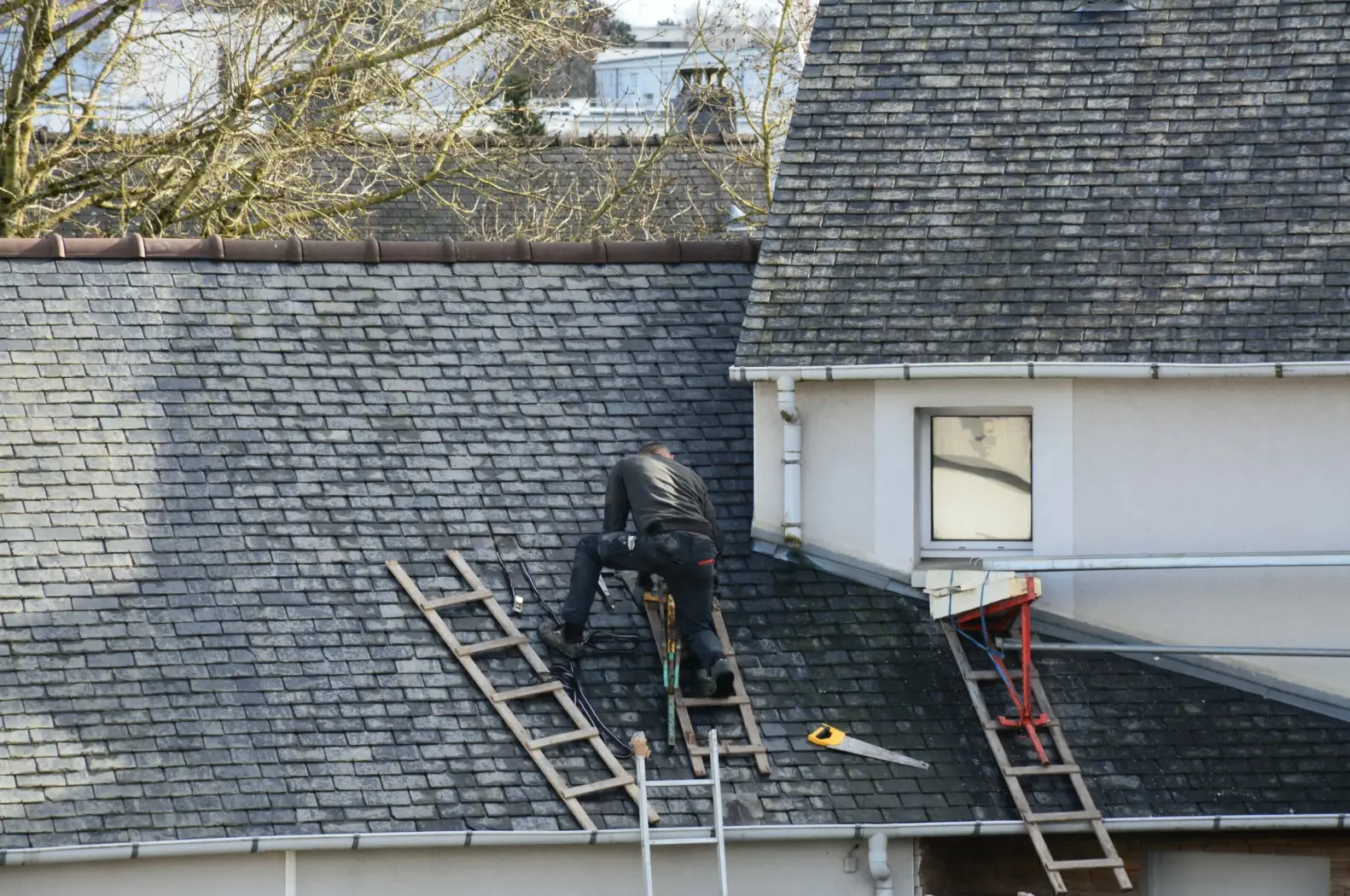Rénovation toiture Rennes avec remplacement d'ardoises